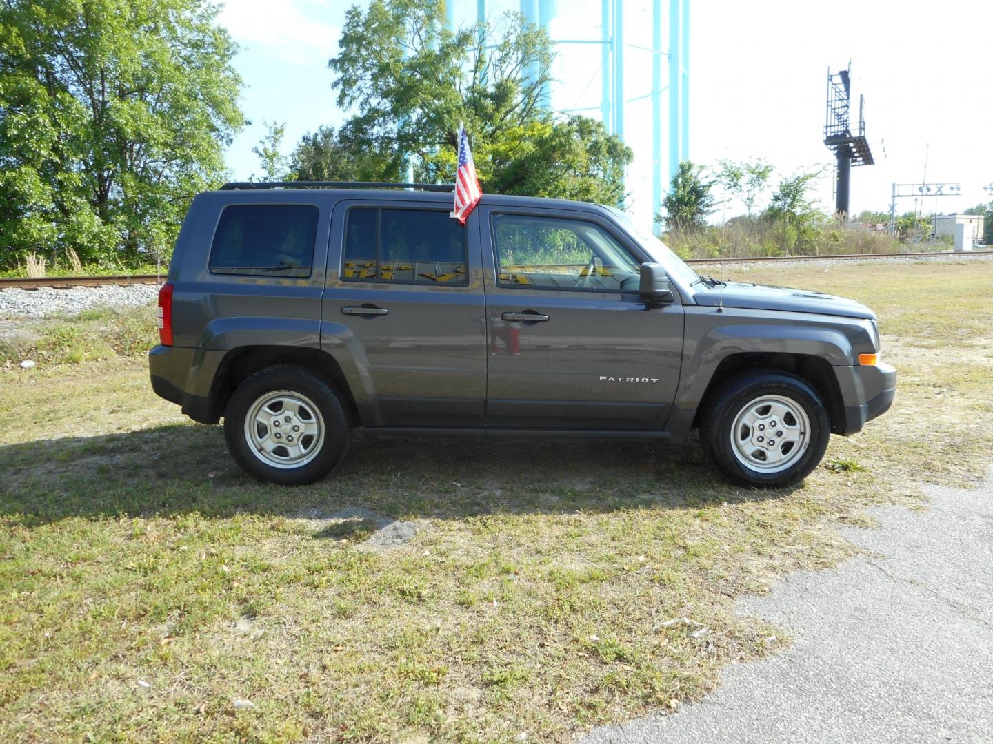 2017 Gray Jeep Patriot Sport 2WD (1C4NJPBA1HD) with an 2.0L L4 DOHC 16V engine, located at 2553 Airline Blvd, Portsmouth, VA, 23701, (757) 488-8331, 36.813889, -76.357597 - Photo#4